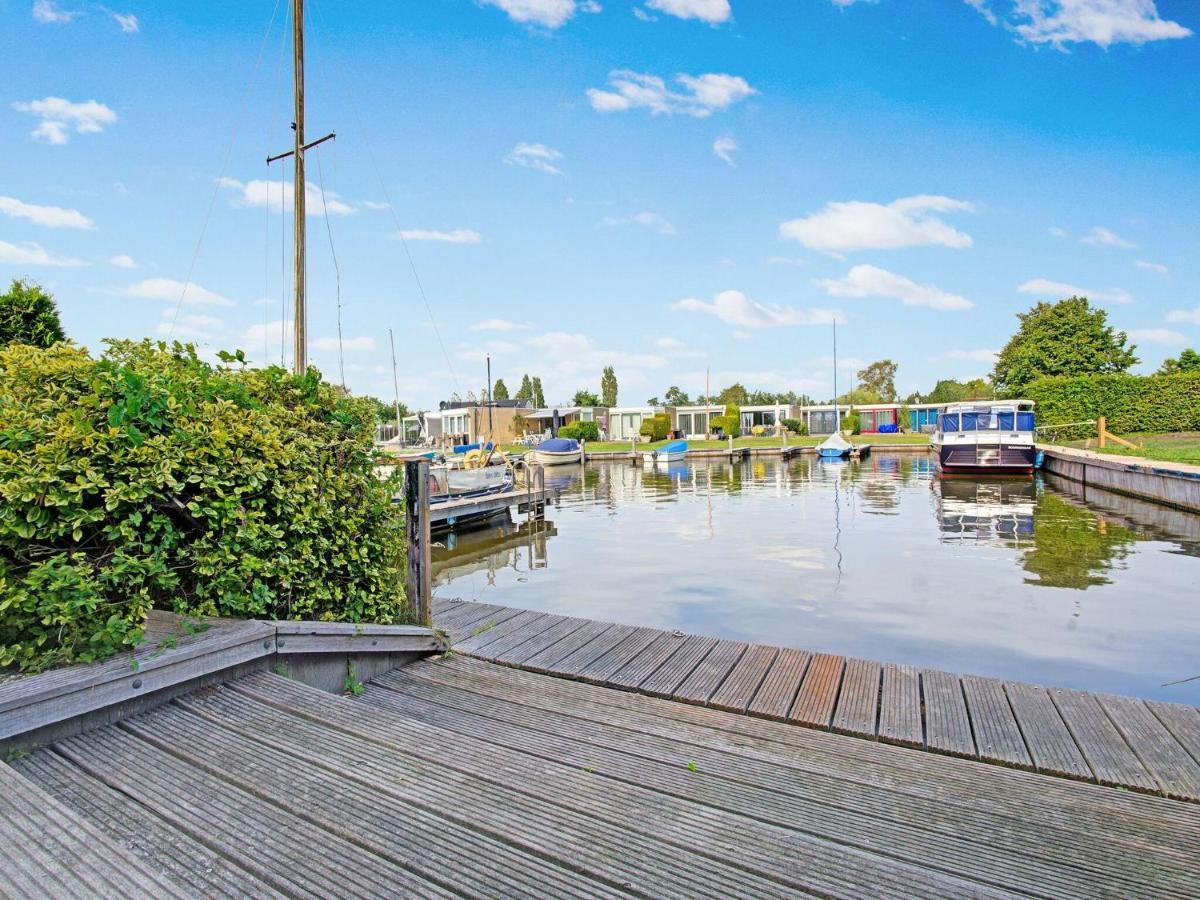 Waterfront Holiday Home With Jetty Boornzwaag over de Wielen Esterno foto